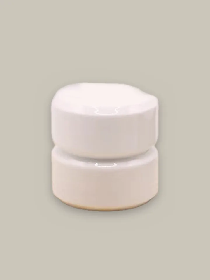Designer cap, glossy white