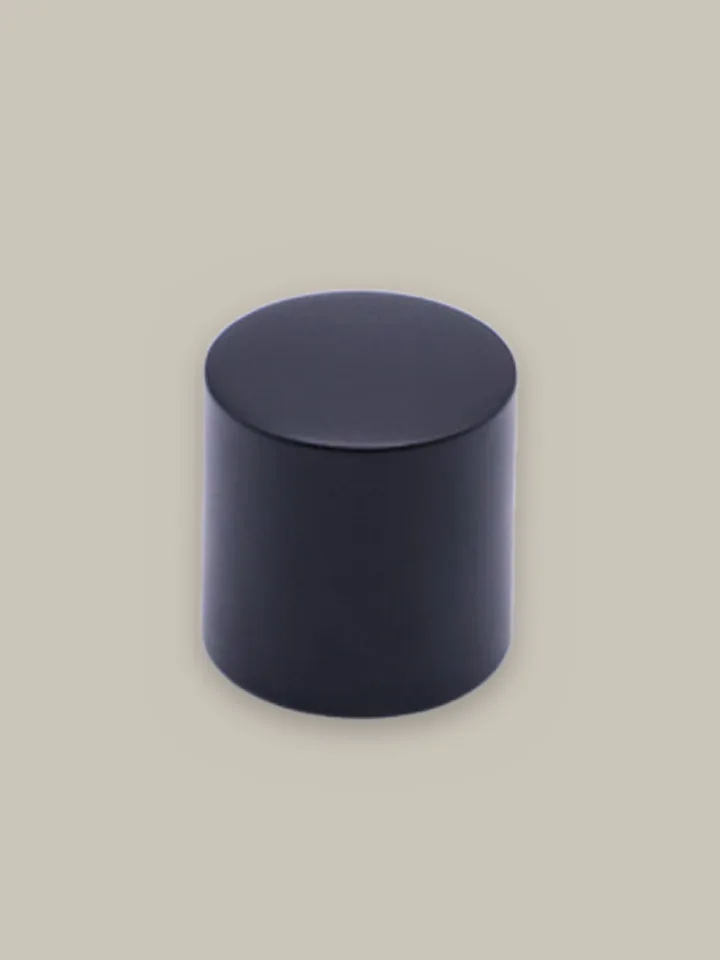 Designer cap, glossy black