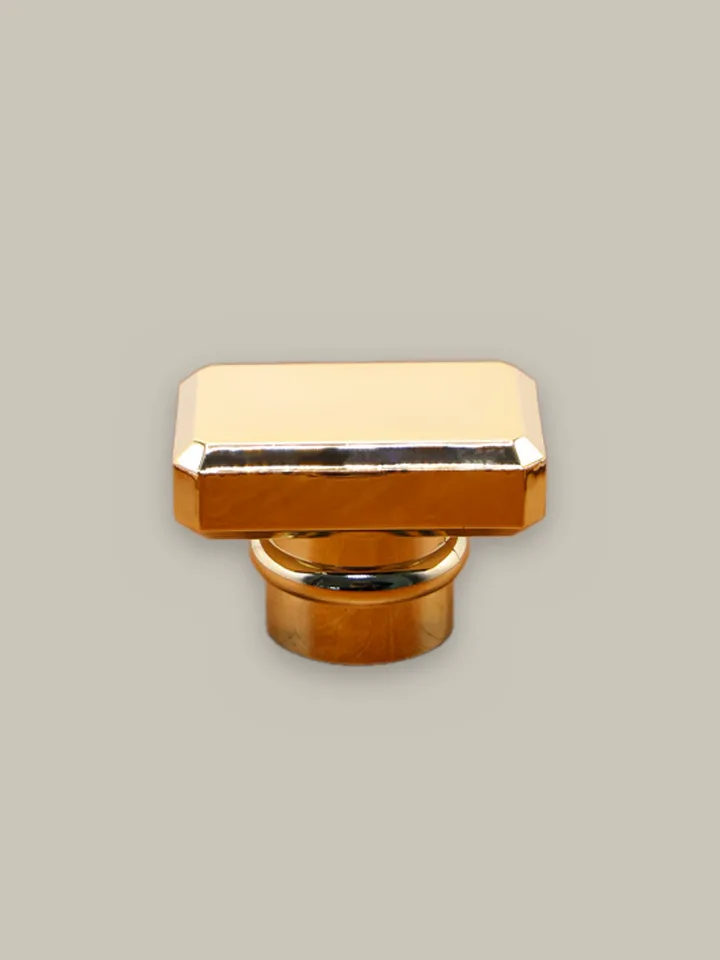 Designer cap, glossy gold