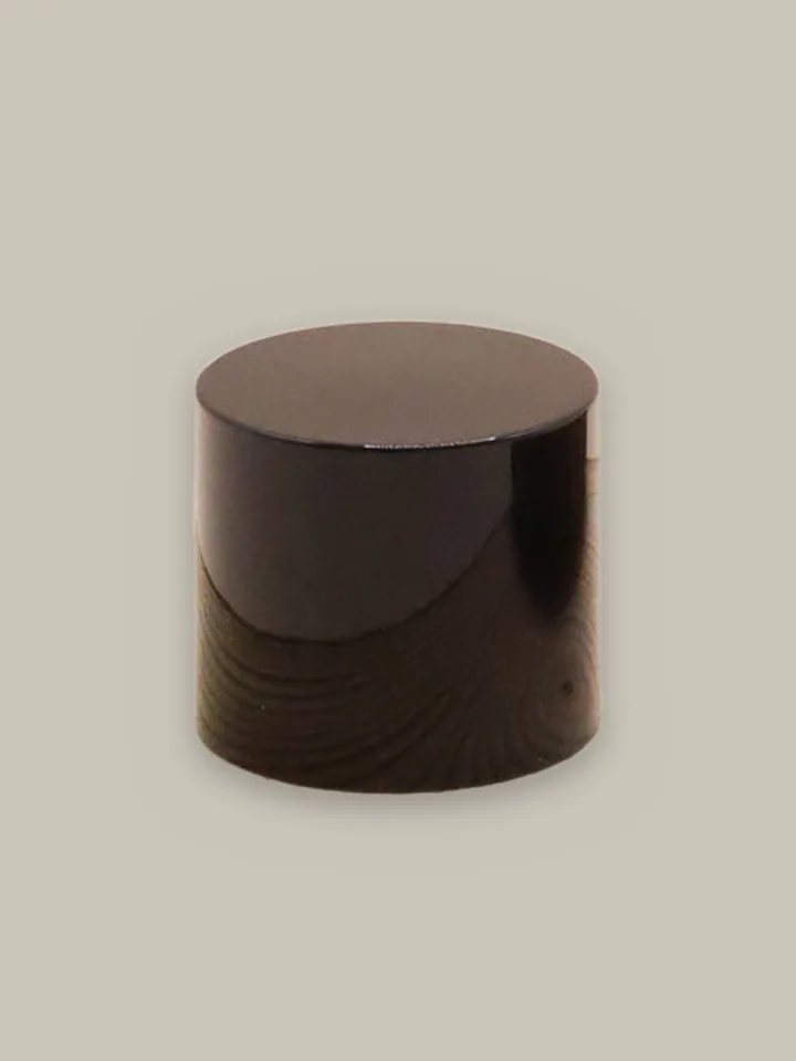 Designer cap, glossy black